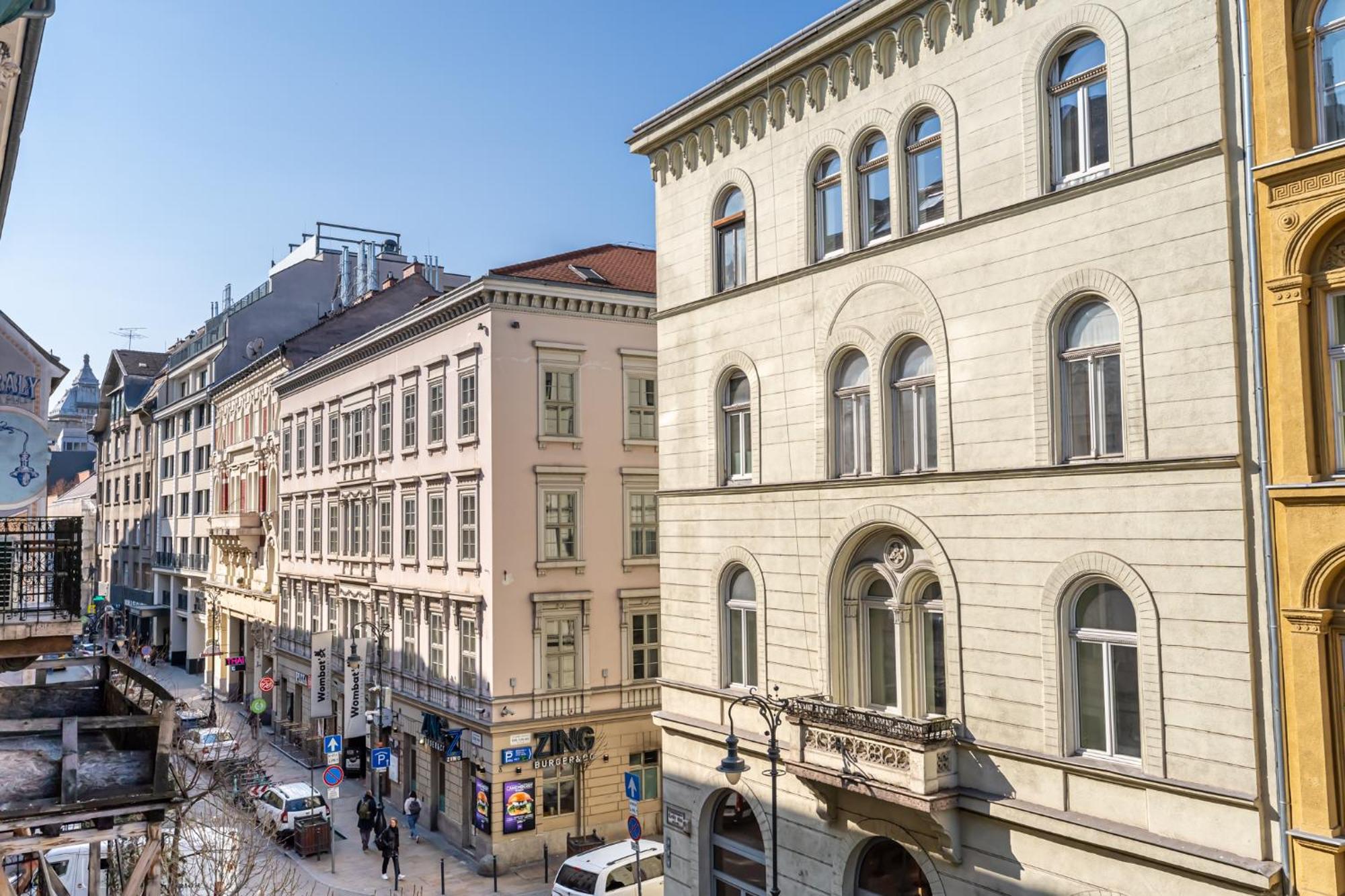 Gozsdu Court Szelenyi * Boedapest